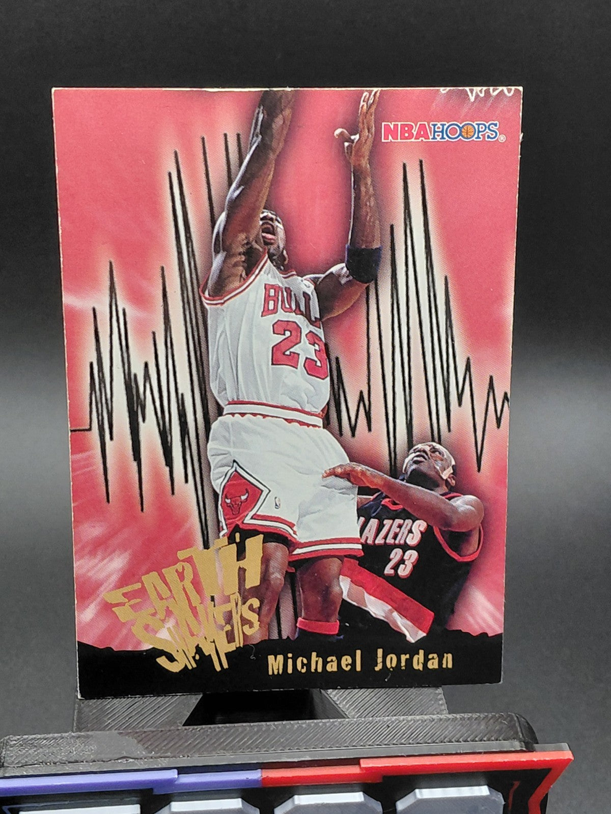 1995-96 NBA Hoops - Earth Shakers Michael Jordan #358