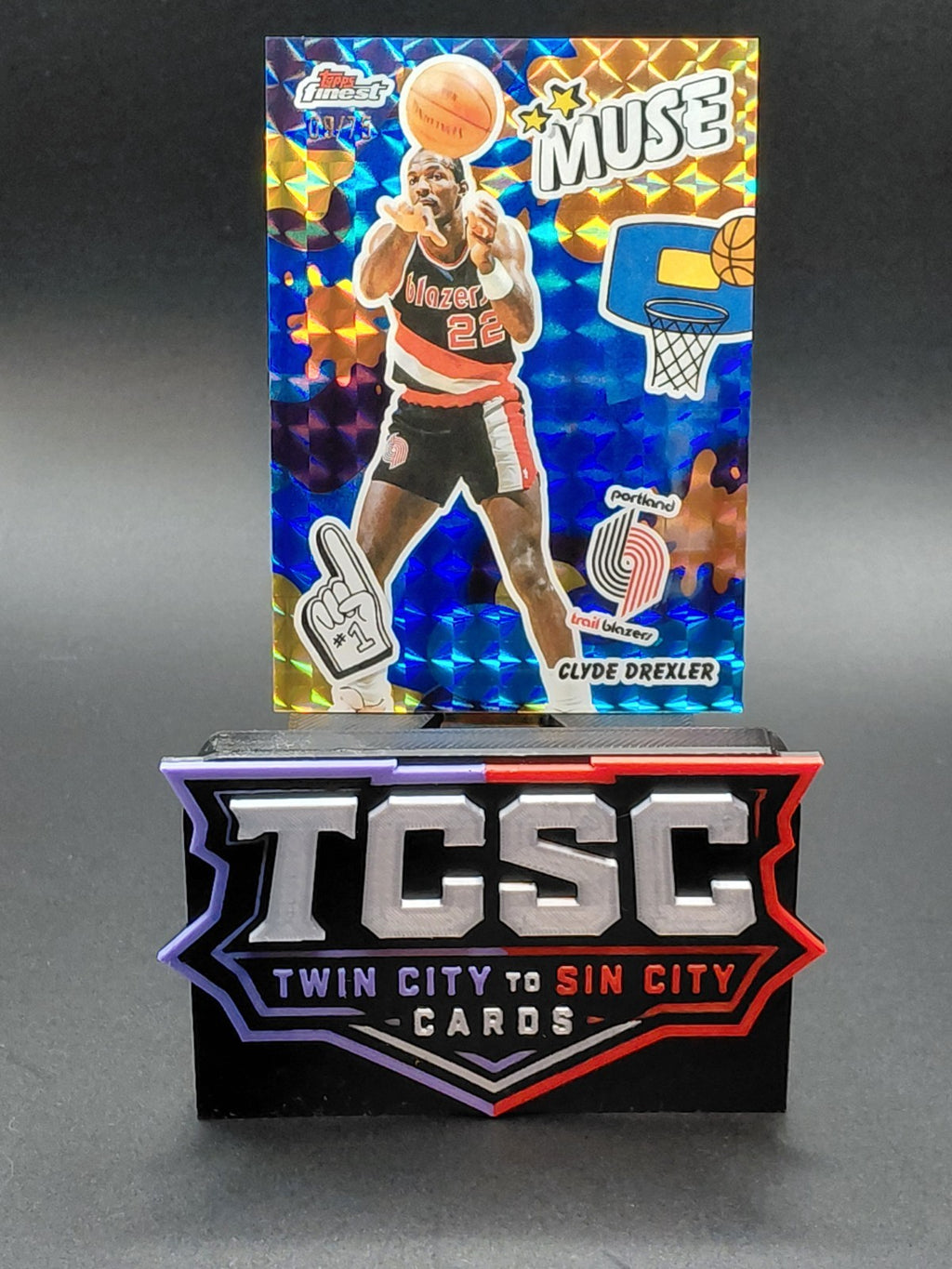 2025-26 Topps Finest - Muse Clyde Drexler #M-22 Blue Geometric Refractor /75